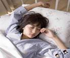 女生睡觉时该不该穿胸罩