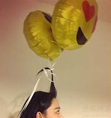 气球带着纸飞机飞制作视频