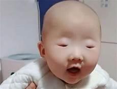 他的眼睛捕捉到了音乐的旋律